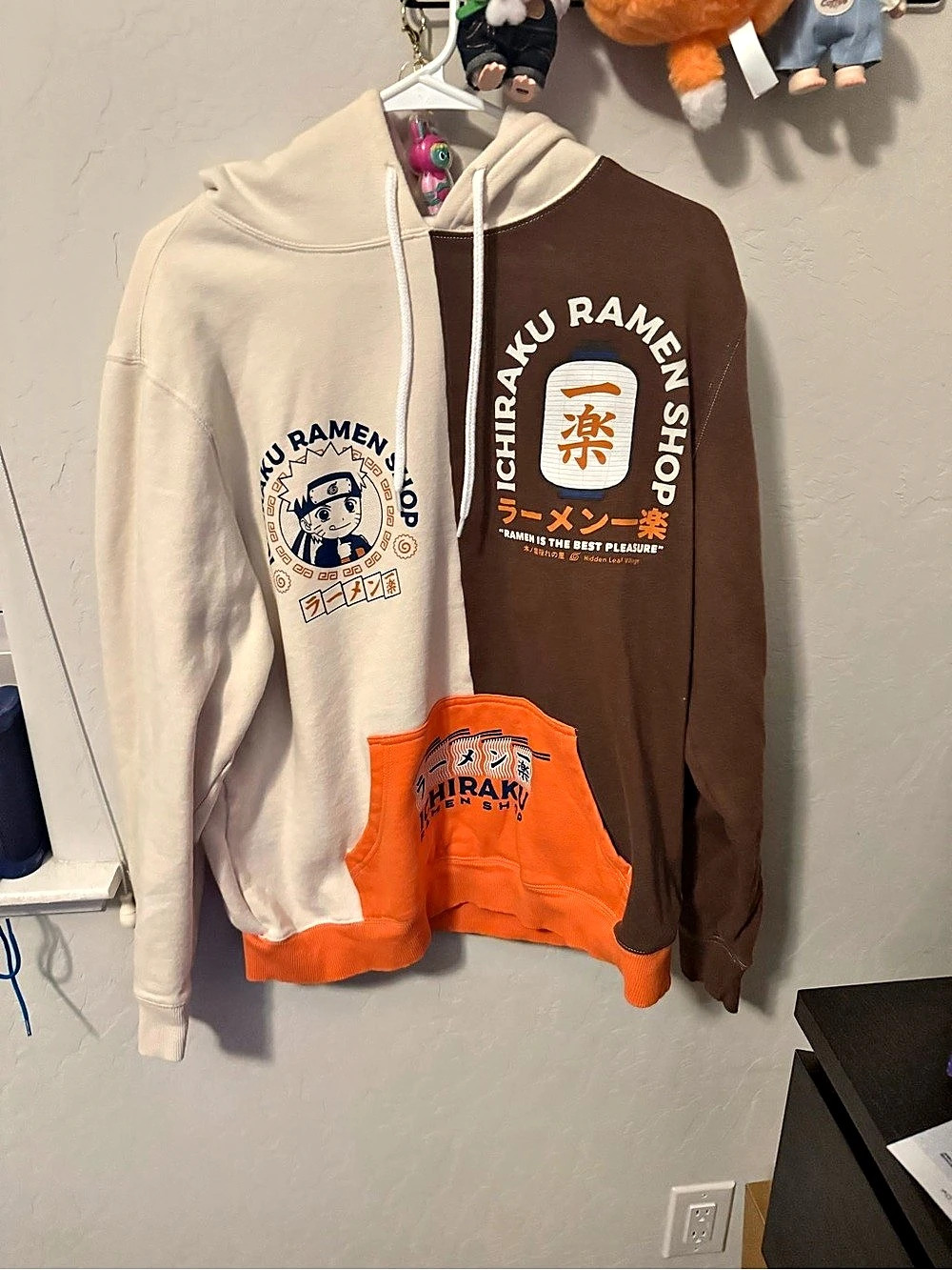 BoxLunch Naruto Shippuden Chibi Ichiraku Ramen Shop Color Block Hoodie Brown &